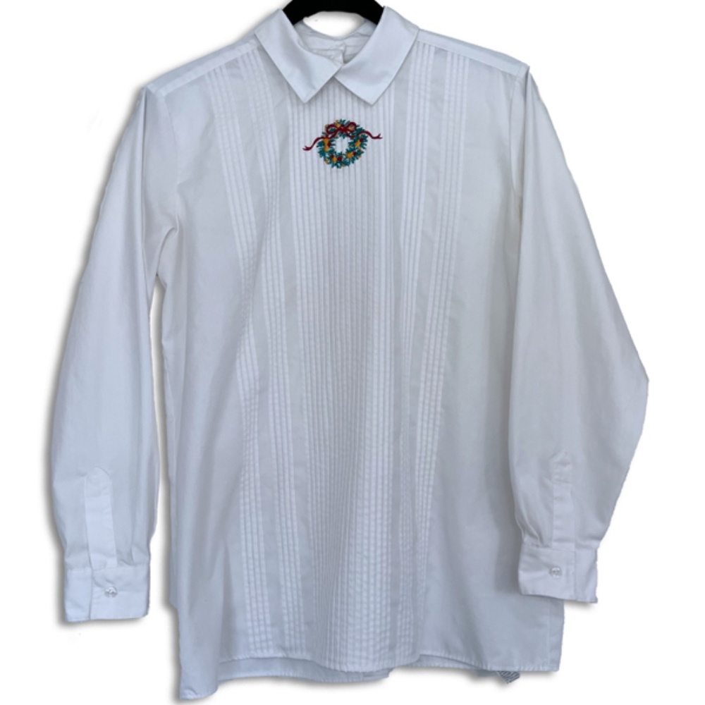 Vtg. Foxcroft Women's Tuxedo Shirt Embroidered Christmas Wreath six 6 M or S